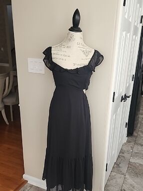 REWIND BRAND NWT BLACK LINED SIDE CUT OUT SMOCKED BACK FLOWY MIDI SIZE LARGE